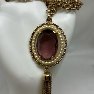 Lovely vintage Avon Victorian Revival necklace